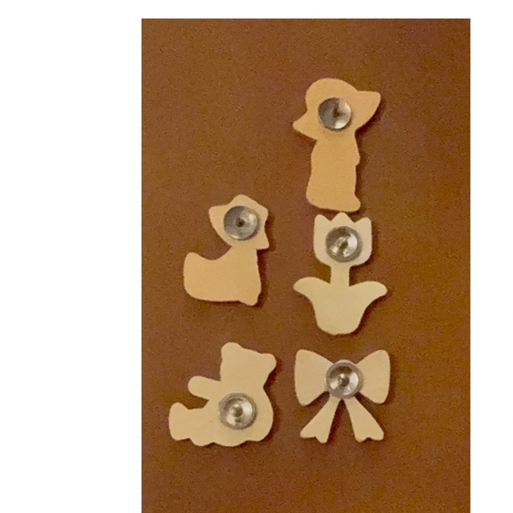 Vintage Handmade Wood Pushpins Set of 5 Teddy Bear Tulip Bow Duck Sunhat Tacks